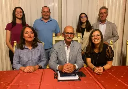 I componenti della Commissione Elettorale Comunale, da sinistra seduti: Maria Chiara Giusiano, il sindaco Ezio Donadio, Serena Pomero; in piedi Maddalena Sadonio, Mario Colombano, Alessia Sarale, Franco Migliore 